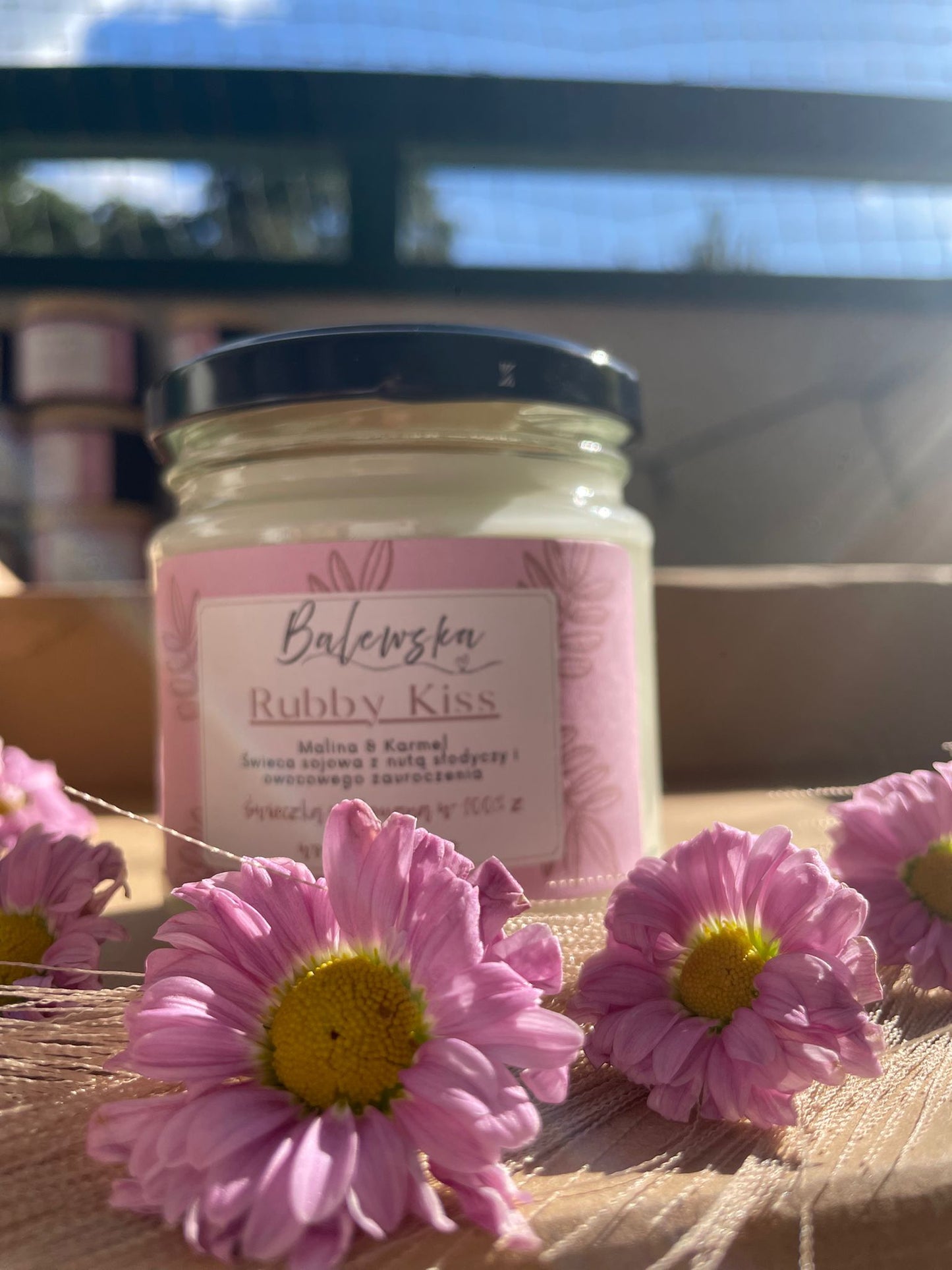 Rubby Kiss – świeca sojowa o zapachu maliny i karmelu